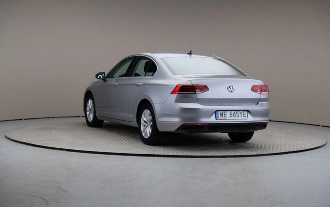 Volkswagen Passat cena 77899 przebieg: 92126, rok produkcji 2019 z Warszawa małe 172